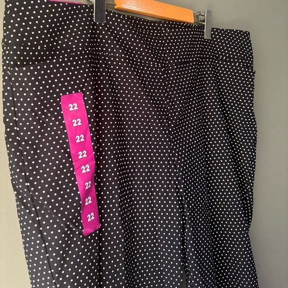 NWT SC&CO, size 22, capris polka dot pull on stretchy pants, dark navy/ black - Picture 4 of 7